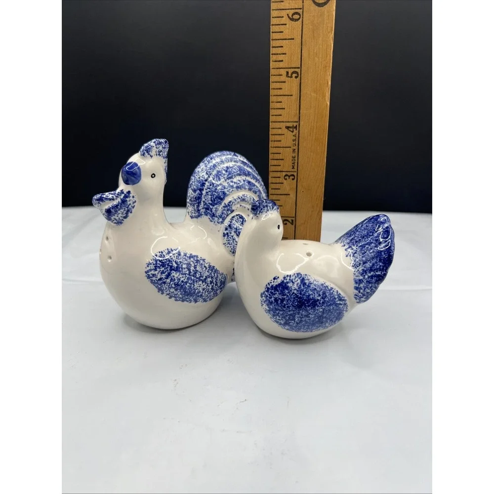 NIB Vintage CIB CIC Spongeware Rooster Chicken Ceramic Salt Pepper Shakers Set